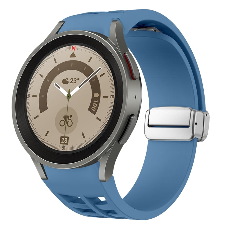 Richard 磁吸摺疊銀色錶扣矽膠錶帶，適用於 Samsung Galaxy Watch 5 Pro 45mm、Samsung Galaxy Watch 7 40 / 44mm、Samsung Galaxy Watch 6 Classic 43 / 47mm
