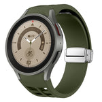 Richard 磁吸摺疊銀色錶扣矽膠錶帶，適用於 Samsung Galaxy Watch 5 Pro 45mm、Samsung Galaxy Watch 7 40 / 44mm、Samsung Galaxy Watch 6 Classic 43 / 47mm