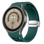 Richard 磁吸摺疊銀色錶扣矽膠錶帶，適用於 Samsung Galaxy Watch 5 Pro 45mm、Samsung Galaxy Watch 7 40 / 44mm、Samsung Galaxy Watch 6 Classic 43 / 47mm