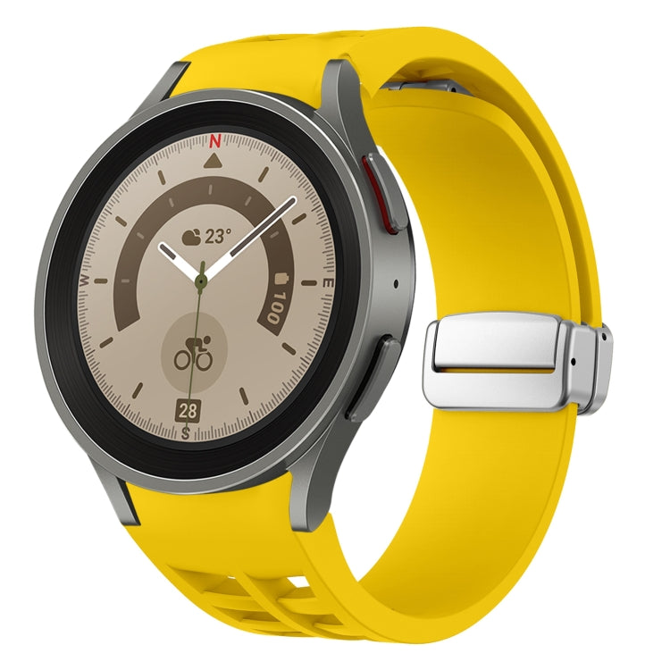 Richard 磁吸摺疊銀色錶扣矽膠錶帶，適用於 Samsung Galaxy Watch 5 Pro 45mm、Samsung Galaxy Watch 7 40 / 44mm、Samsung Galaxy Watch 6 Classic 43 / 47mm