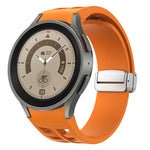 Richard 磁吸摺疊銀色錶扣矽膠錶帶，適用於 Samsung Galaxy Watch 5 Pro 45mm、Samsung Galaxy Watch 7 40 / 44mm、Samsung Galaxy Watch 6 Classic 43 / 47mm