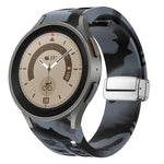 Richard 磁吸摺疊銀色錶扣矽膠錶帶，適用於 Samsung Galaxy Watch 5 Pro 45mm、Samsung Galaxy Watch 7 40 / 44mm、Samsung Galaxy Watch 6 Classic 43 / 47mm