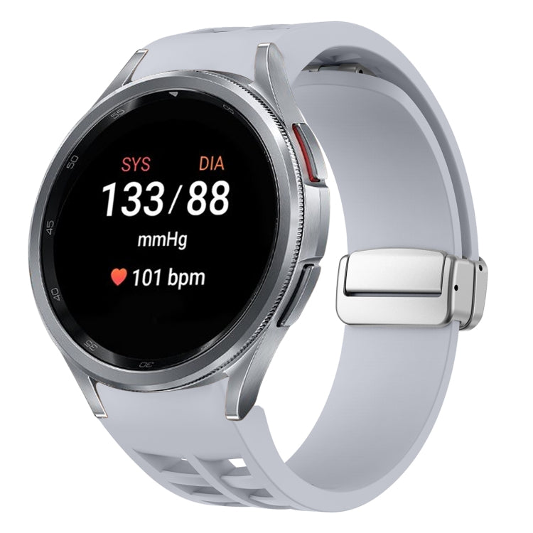 Richard 磁吸摺疊銀色錶扣矽膠錶帶，適用於 Samsung Galaxy Watch 5 Pro 45mm、Samsung Galaxy Watch 7 40 / 44mm、Samsung Galaxy Watch 6 Classic 43 / 47mm