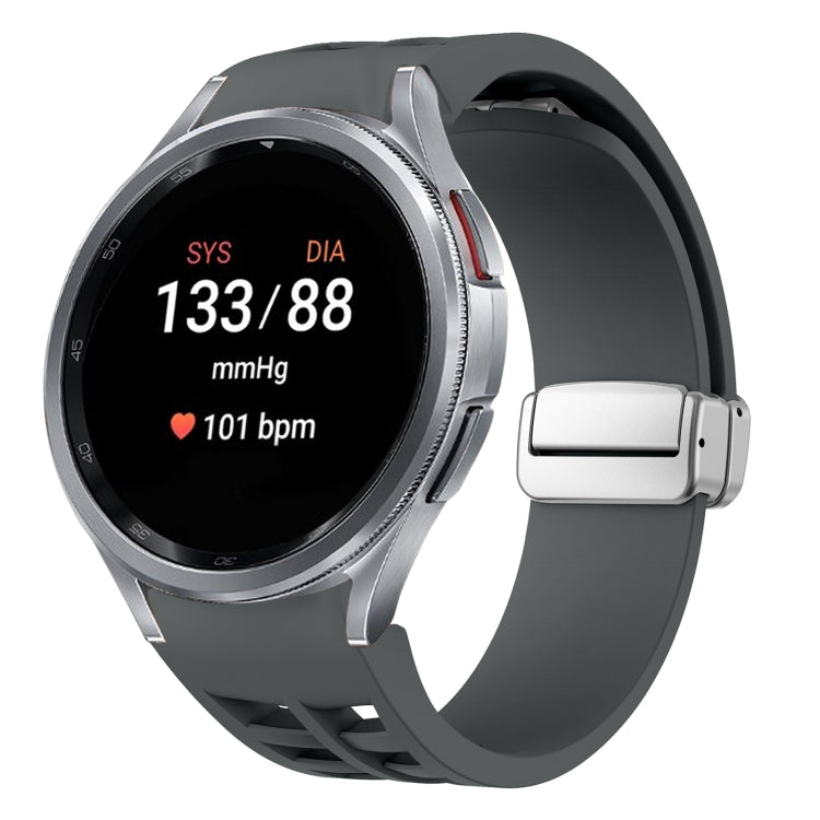 Richard 磁吸摺疊銀色錶扣矽膠錶帶，適用於 Samsung Galaxy Watch 5 Pro 45mm、Samsung Galaxy Watch 7 40 / 44mm、Samsung Galaxy Watch 6 Classic 43 / 47mm