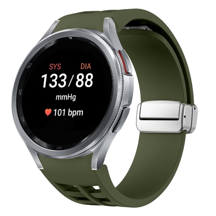 Richard 磁吸摺疊銀色錶扣矽膠錶帶，適用於 Samsung Galaxy Watch 5 Pro 45mm、Samsung Galaxy Watch 7 40 / 44mm、Samsung Galaxy Watch 6 Classic 43 / 47mm