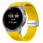 Richard 磁吸摺疊銀色錶扣矽膠錶帶，適用於 Samsung Galaxy Watch 5 Pro 45mm、Samsung Galaxy Watch 7 40 / 44mm、Samsung Galaxy Watch 6 Classic 43 / 47mm