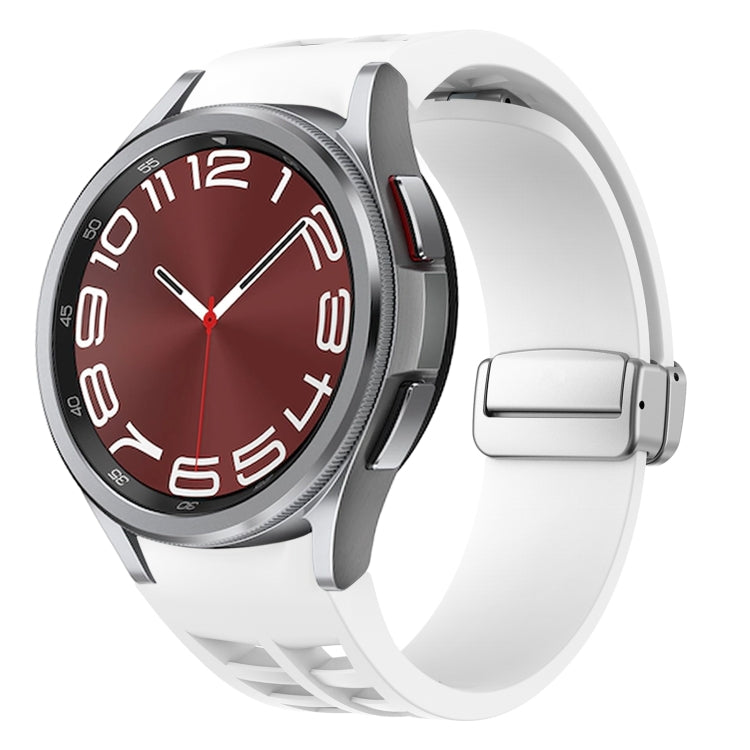 Richard 磁吸摺疊銀色錶扣矽膠錶帶，適用於 Samsung Galaxy Watch 5 Pro 45mm、Samsung Galaxy Watch 7 40 / 44mm、Samsung Galaxy Watch 6 Classic 43 / 47mm