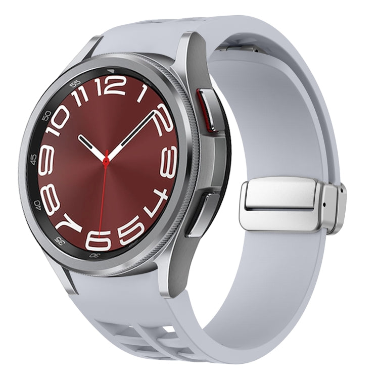 Richard 磁吸摺疊銀色錶扣矽膠錶帶，適用於 Samsung Galaxy Watch 5 Pro 45mm、Samsung Galaxy Watch 7 40 / 44mm、Samsung Galaxy Watch 6 Classic 43 / 47mm