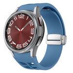 Richard 磁吸摺疊銀色錶扣矽膠錶帶，適用於 Samsung Galaxy Watch 5 Pro 45mm、Samsung Galaxy Watch 7 40 / 44mm、Samsung Galaxy Watch 6 Classic 43 / 47mm