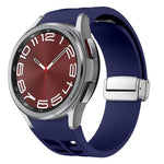 Richard 磁吸摺疊銀色錶扣矽膠錶帶，適用於 Samsung Galaxy Watch 5 Pro 45mm、Samsung Galaxy Watch 7 40 / 44mm、Samsung Galaxy Watch 6 Classic 43 / 47mm