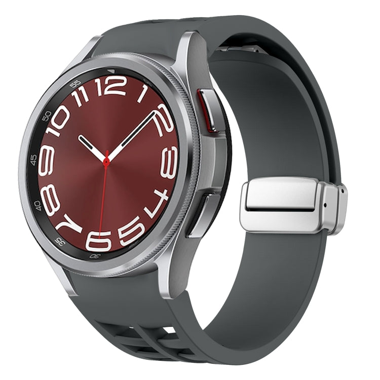 Richard 磁吸摺疊銀色錶扣矽膠錶帶，適用於 Samsung Galaxy Watch 5 Pro 45mm、Samsung Galaxy Watch 7 40 / 44mm、Samsung Galaxy Watch 6 Classic 43 / 47mm