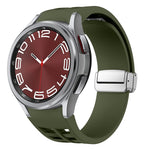 Richard 磁吸摺疊銀色錶扣矽膠錶帶，適用於 Samsung Galaxy Watch 5 Pro 45mm、Samsung Galaxy Watch 7 40 / 44mm、Samsung Galaxy Watch 6 Classic 43 / 47mm