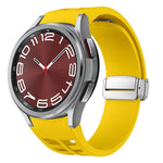 Richard 磁吸摺疊銀色錶扣矽膠錶帶，適用於 Samsung Galaxy Watch 5 Pro 45mm、Samsung Galaxy Watch 7 40 / 44mm、Samsung Galaxy Watch 6 Classic 43 / 47mm