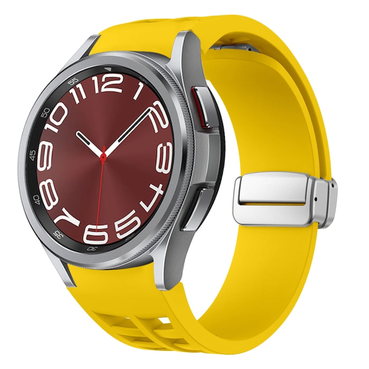 Richard 磁吸摺疊銀色錶扣矽膠錶帶，適用於 Samsung Galaxy Watch 5 Pro 45mm、Samsung Galaxy Watch 7 40 / 44mm、Samsung Galaxy Watch 6 Classic 43 / 47mm
