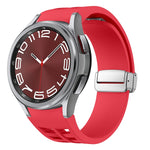 Richard 磁吸摺疊銀色錶扣矽膠錶帶，適用於 Samsung Galaxy Watch 5 Pro 45mm、Samsung Galaxy Watch 7 40 / 44mm、Samsung Galaxy Watch 6 Classic 43 / 47mm