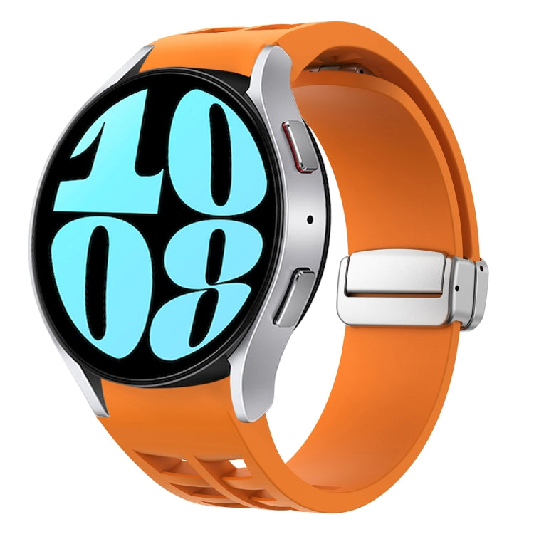 Richard 磁吸摺疊銀色錶扣矽膠錶帶，適用於 Samsung Galaxy Watch 6 40 / 44mm、Samsung Galaxy Watch 5 40 / 44mm、Samsung Galaxy Watch 4 40 / 44mm