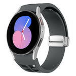 Richard 磁吸摺疊銀色錶扣矽膠錶帶，適用於 Samsung Galaxy Watch 6 40 / 44mm、Samsung Galaxy Watch 5 40 / 44mm、Samsung Galaxy Watch 4 40 / 44mm