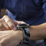 Richard磁吸摺疊銀扣矽膠錶帶，適用於Samsung Galaxy Watch 4 Classic 42 / 46mm