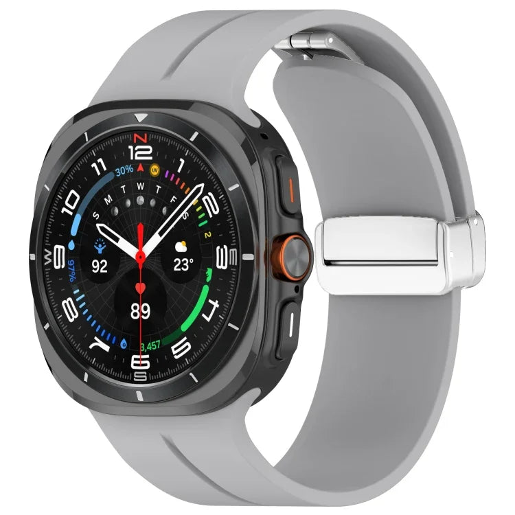 適用於 Samsung Galaxy Watch Ultra 47mm / Ultra 2025 槽紋磁吸折疊銀色錶扣矽膠錶帶