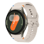 波浪紋縫線矽膠錶帶，適用於 Samsung Galaxy Watch 7 40 / 44mm、Samsung Galaxy Watch 6 Classic、Samsung Galaxy Watch 6 40 / 44mm、Samsung Galaxy Watch 5 40 / 44mm