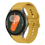 波浪紋縫線矽膠錶帶，適用於 Samsung Galaxy Watch 7 40 / 44mm、Samsung Galaxy Watch 6 Classic、Samsung Galaxy Watch 6 40 / 44mm、Samsung Galaxy Watch 5 40 / 44mm