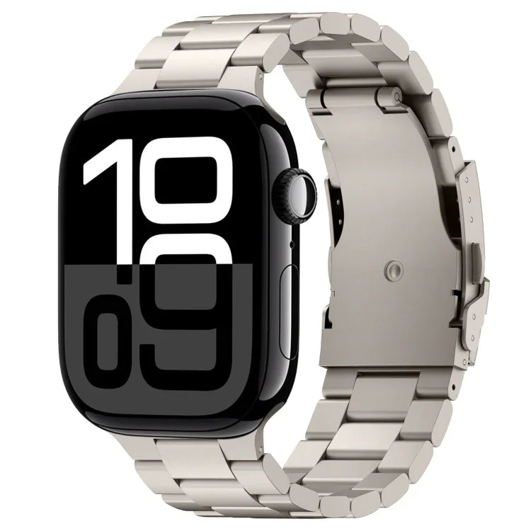 三珠鈦合金金屬錶帶，適用於 Apple Watch Series 10 46mm，適用於 Apple Watch Series 10 42mm，適用於 Apple Watch SE 2023 44mm，適用於 Apple Watch SE 2023 40mm，適用於 Apple Watch Ultra 2 49mm，適用於 Apple Watch Series 9 45mm
