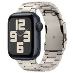 三珠鈦合金金屬錶帶，適用於 Apple Watch Series 10 46mm，適用於 Apple Watch Series 10 42mm，適用於 Apple Watch SE 2023 44mm，適用於 Apple Watch SE 2023 40mm，適用於 Apple Watch Ultra 2 49mm，適用於 Apple Watch Series 9 45mm