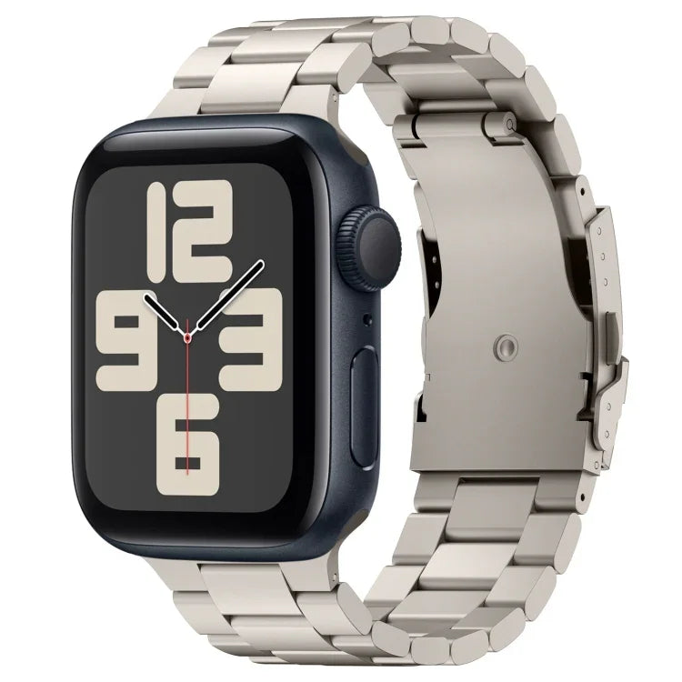 三珠鈦合金金屬錶帶，適用於 Apple Watch Series 10 46mm，適用於 Apple Watch Series 10 42mm，適用於 Apple Watch SE 2023 44mm，適用於 Apple Watch SE 2023 40mm，適用於 Apple Watch Ultra 2 49mm，適用於 Apple Watch Series 9 45mm