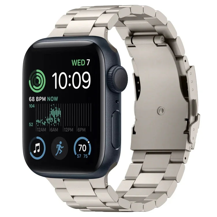 三珠鈦合金金屬錶帶，適用於 Apple Watch Series 10 46mm，適用於 Apple Watch Series 10 42mm，適用於 Apple Watch SE 2023 44mm，適用於 Apple Watch SE 2023 40mm，適用於 Apple Watch Ultra 2 49mm，適用於 Apple Watch Series 9 45mm