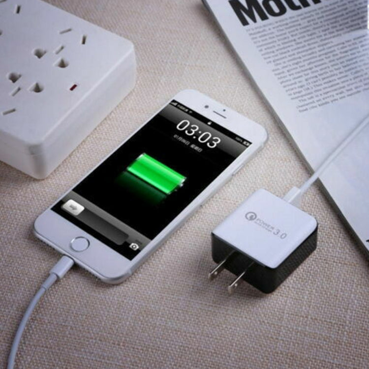 1USB QC 3.0 拉線快速充電器，美規插頭，黑色，白色