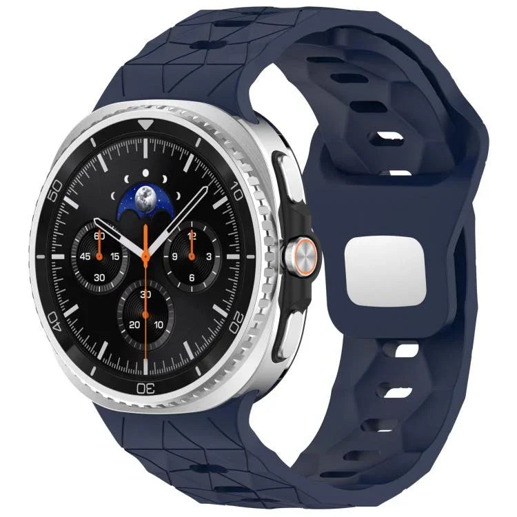 足球紋反向鋼扣矽膠錶帶，適用於 Samsung Galaxy Watch8 / Watch8 Classic