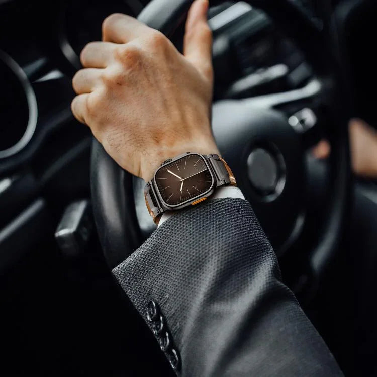 裝甲風格皮革錶帶，適用於 Apple Watch 46mm / 49mm / 45mm / 44mm