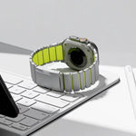 龜扣雙色鈦金屬矽膠錶帶，適用於 Apple Watch 46mm / 49mm / 45mm / 44mm