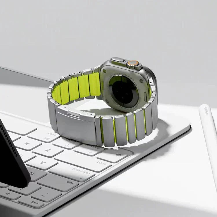 龜扣雙色鈦金屬矽膠錶帶，適用於 Apple Watch 46mm / 49mm / 45mm / 44mm