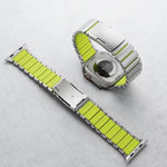 龜扣雙色鈦金屬矽膠錶帶，適用於 Apple Watch 46mm / 49mm / 45mm / 44mm