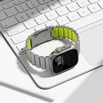 龜扣雙色鈦金屬矽膠錶帶，適用於 Apple Watch 46mm / 49mm / 45mm / 44mm