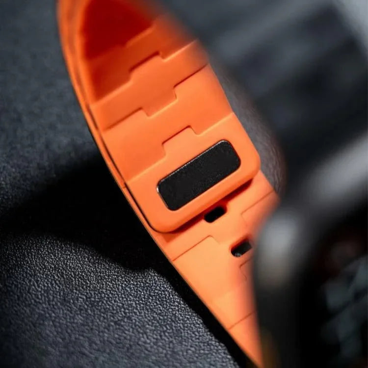 馬紋壓花單針磁吸矽膠錶帶，適用於 Apple Watch 46mm / 49mm / 45mm / 44mm