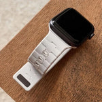 馬紋壓花單針磁吸矽膠錶帶，適用於 Apple Watch 46mm / 49mm / 45mm / 44mm