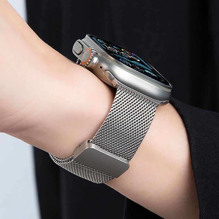 米蘭磁扣全鈦金屬錶帶，適用於 Apple Watch 46mm / 49mm / 45mm / 44mm