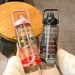 GYBL4503 2000ml大容量戶外運動水瓶帶吸管，規格：紫色、紫色+貼紙、紫色+3D貼紙、綠色、綠色+貼紙、綠色+3D貼紙、藍色、藍色+貼紙、藍色+3D貼紙、黑色、黑色+貼紙、黑色+3D貼紙、粉紅色