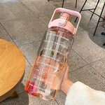 GYBL4503 2000ml大容量戶外運動水瓶帶吸管，規格：紫色、紫色+貼紙、紫色+3D貼紙、綠色、綠色+貼紙、綠色+3D貼紙、藍色、藍色+貼紙、藍色+3D貼紙、黑色、黑色+貼紙、黑色+3D貼紙、粉紅色