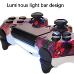 適用於 PS4 無線藍牙遊戲手柄 帶燈條雙震動遊戲手柄，白色，黑色，紅色，藍色，綠色，玫紅色，字母款，線條款，火焰幽靈款，卡通款，浩克款，骷髏款，齒輪款，閃電款，火焰款，雲朵款，爆裂款，木紋款，星紅款