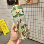 學生便攜彈跳吸管大容量防摔塑膠杯，550ml 綠色，550ml 白色，550ml 紫色，650ml 綠色，650ml 白色，650ml 紫色，800ml 綠色，800ml 白色，800ml 紫色