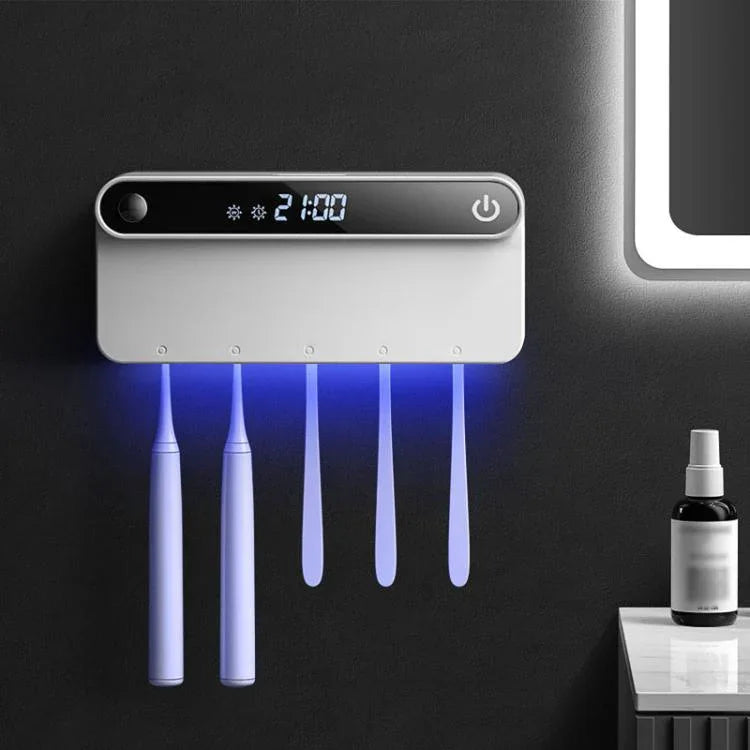 智能紫外線牙刷消毒烘乾機，具人體感應、時間顯示、USB-C 快速充電，免鑽孔壁掛架